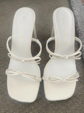 Oasis Society - The Wendy Size 7 (Never Worn) Beige